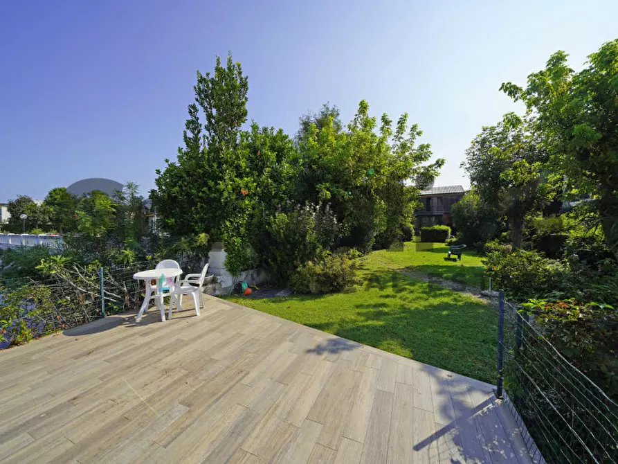 Immagine 14 di Appartamento in vendita  in Via XXV Aprile a Sirmione