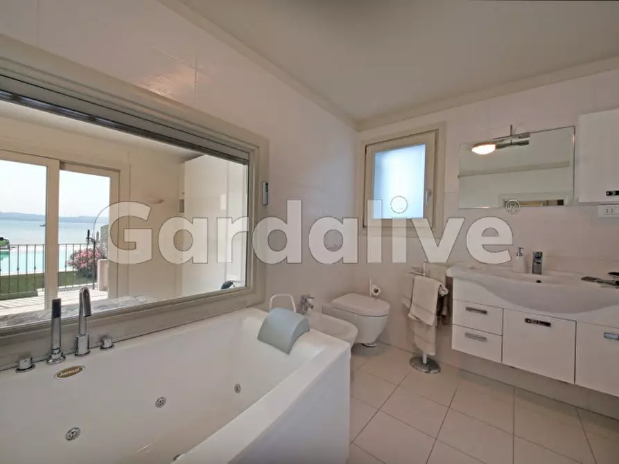 Immagine 12 di Appartamento in vendita  in Via XXV Aprile a Sirmione