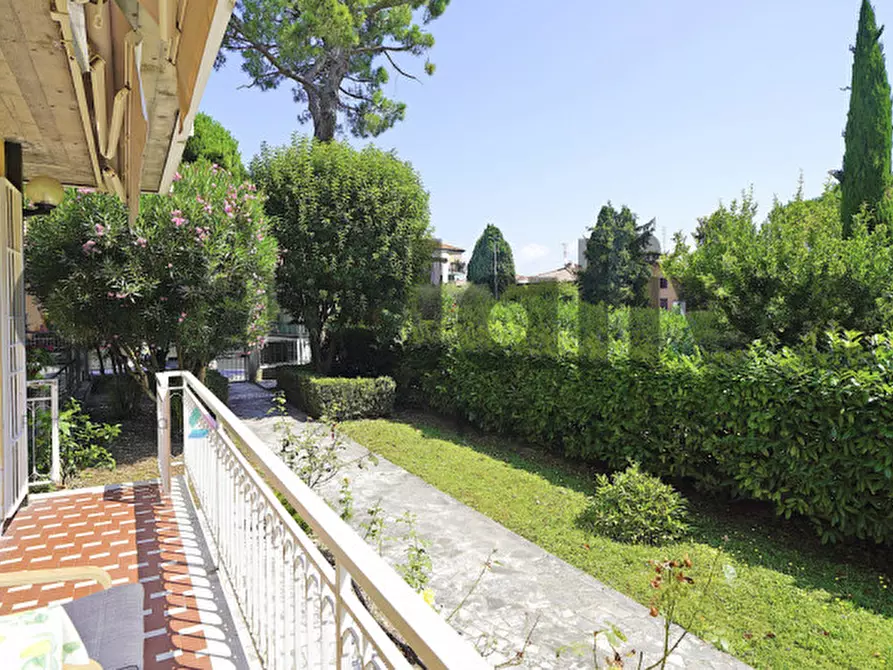 Immagine 10 di Appartamento in vendita  in Via Garibaldi a Sirmione