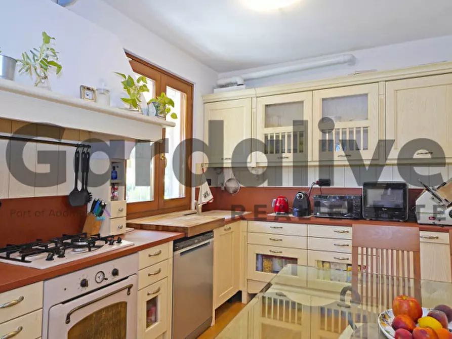 Immagine 15 di Appartamento in vendita  in Via Garibaldi a Sirmione