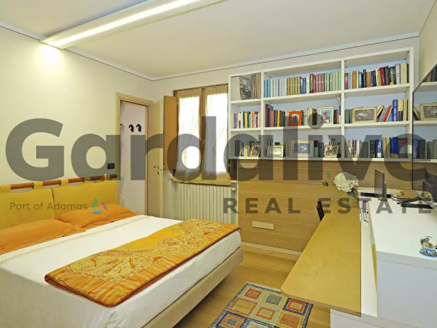 Immagine 16 di Appartamento in vendita  in Via Garibaldi a Sirmione