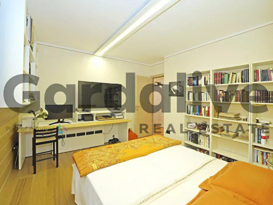 Immagine 17 di Appartamento in vendita  in Via Garibaldi a Sirmione