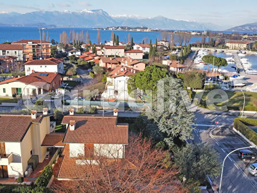 Immagine 1 di Casa indipendente in vendita  a Sirmione