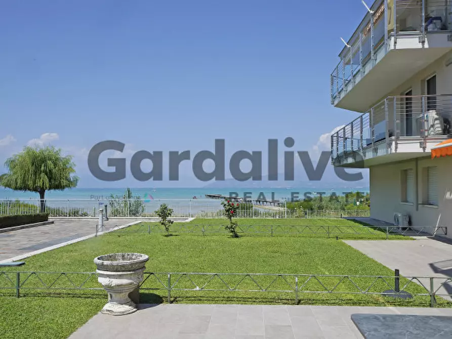 Immagine 1 di Appartamento in vendita  in via Verona 105 a Sirmione
