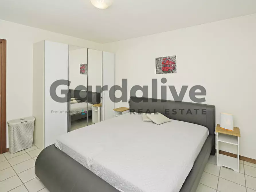 Immagine 13 di Appartamento in vendita  in via Verona 105 a Sirmione