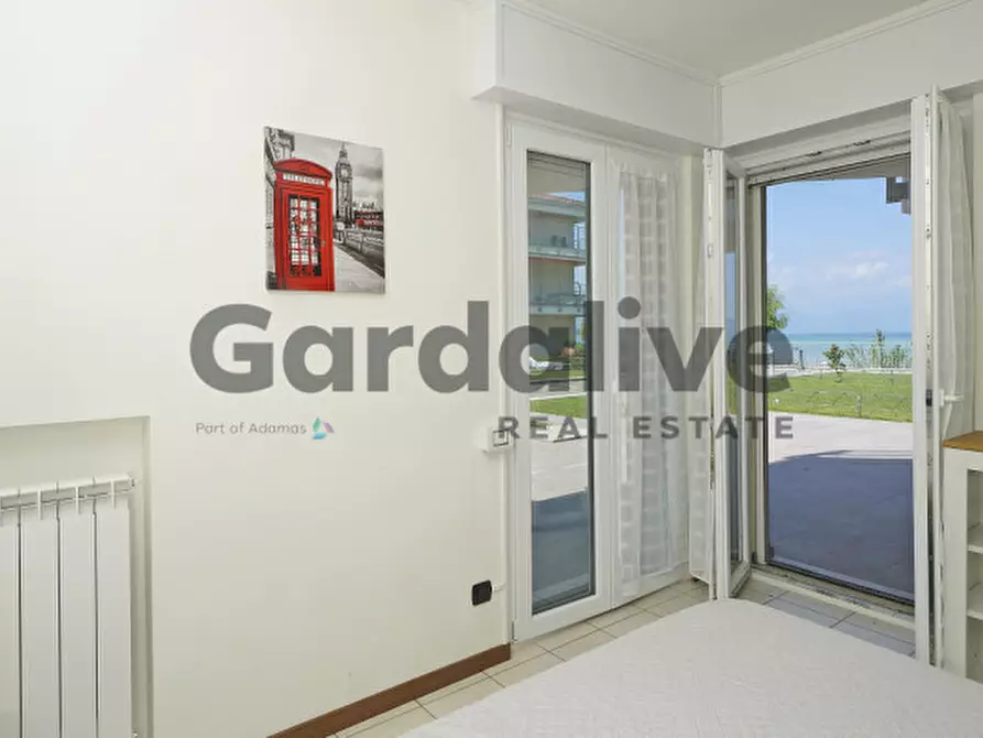 Immagine 15 di Appartamento in vendita  in via Verona 105 a Sirmione