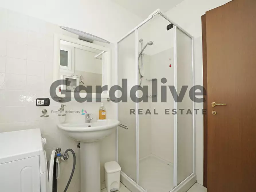 Immagine 21 di Appartamento in vendita  in via Verona 105 a Sirmione