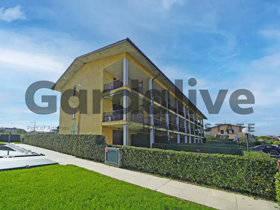 Immagine 3 di Appartamento in vendita  in Via Fratelli Bandiera a Sirmione