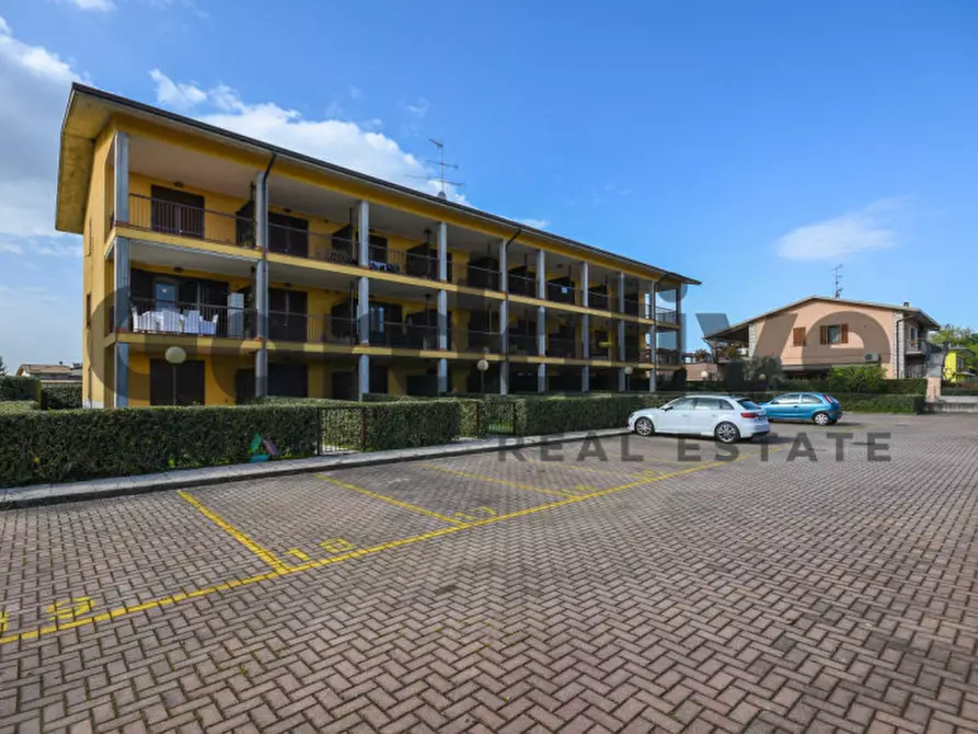 Immagine 4 di Appartamento in vendita  in Via Fratelli Bandiera a Sirmione