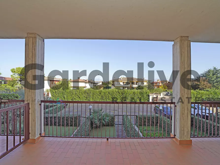 Immagine 8 di Appartamento in vendita  in Via Fratelli Bandiera a Sirmione