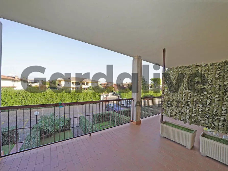 Immagine 9 di Appartamento in vendita  in Via Fratelli Bandiera a Sirmione