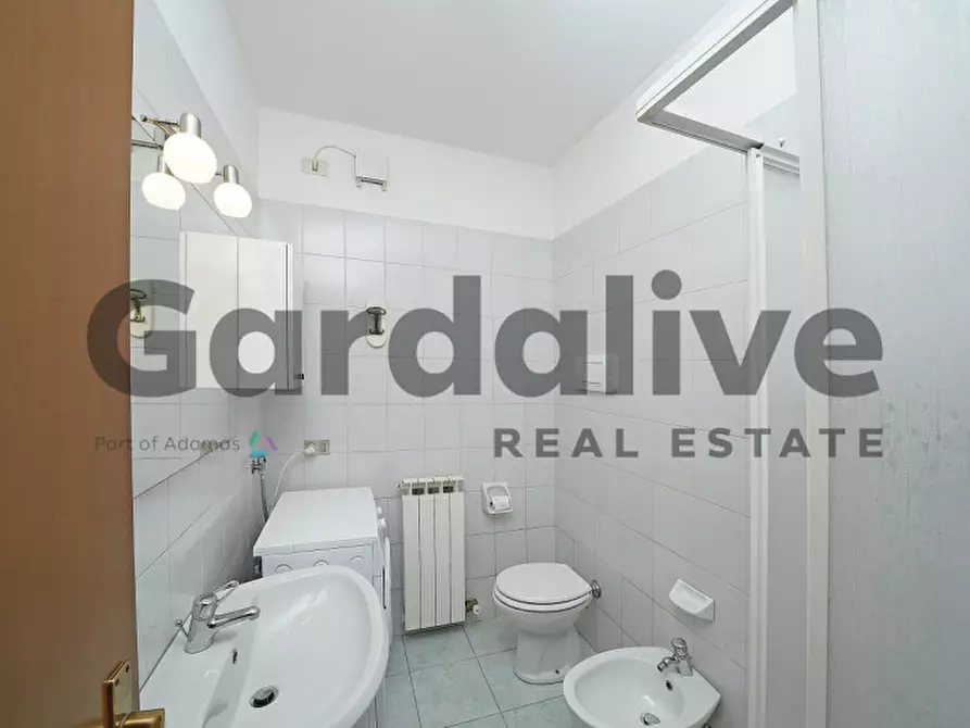 Immagine 18 di Appartamento in vendita  in Via Fratelli Bandiera a Sirmione