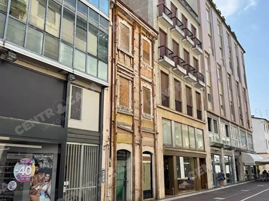 Immagine 2 di Negozio in vendita  in Via Roma a Legnago