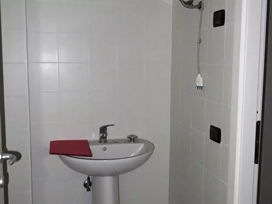 Immagine 4 di Ufficio in vendita  in EGIDIO GORGHI a Piacenza