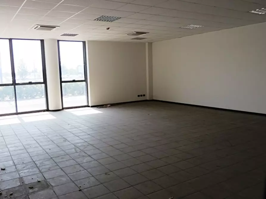 Immagine 8 di Ufficio in vendita  in EGIDIO GORGHI a Piacenza