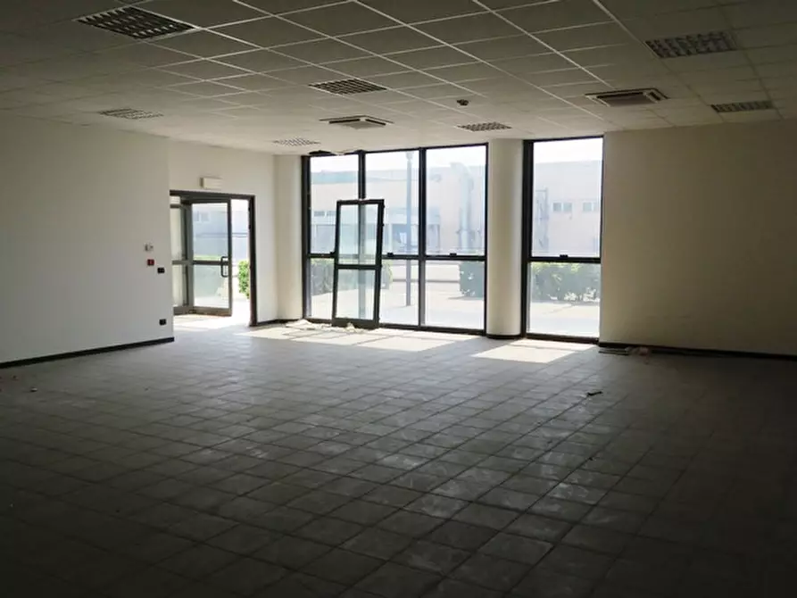 Immagine 9 di Ufficio in vendita  in EGIDIO GORGHI a Piacenza