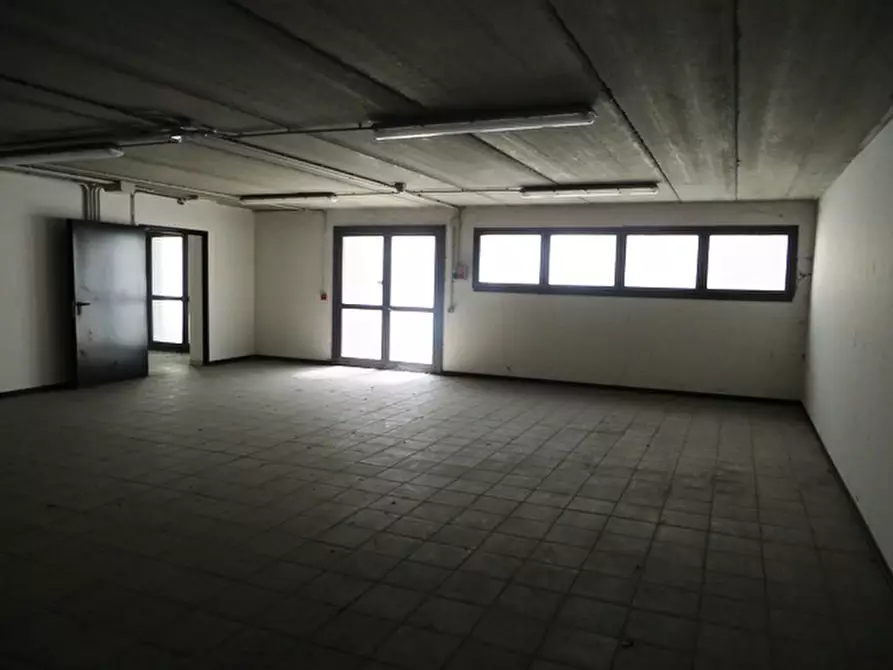 Immagine 11 di Ufficio in vendita  in EGIDIO GORGHI a Piacenza