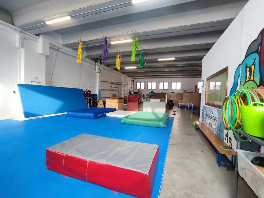 Immagine 1 di Capannone industriale in vendita  a Vicenza