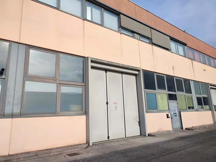 Immagine 6 di Capannone industriale in vendita  a Vicenza