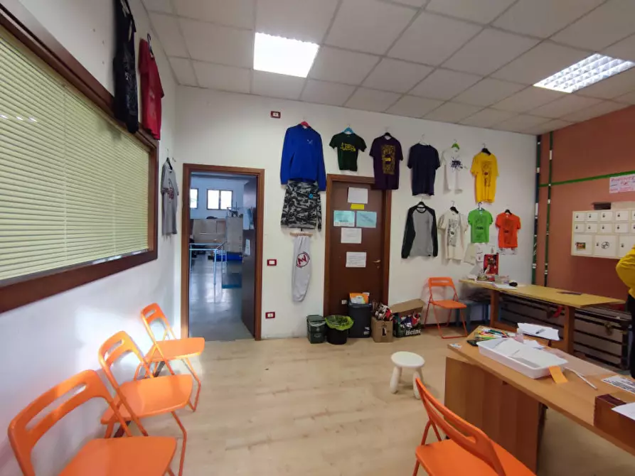 Immagine 8 di Capannone industriale in vendita  a Vicenza