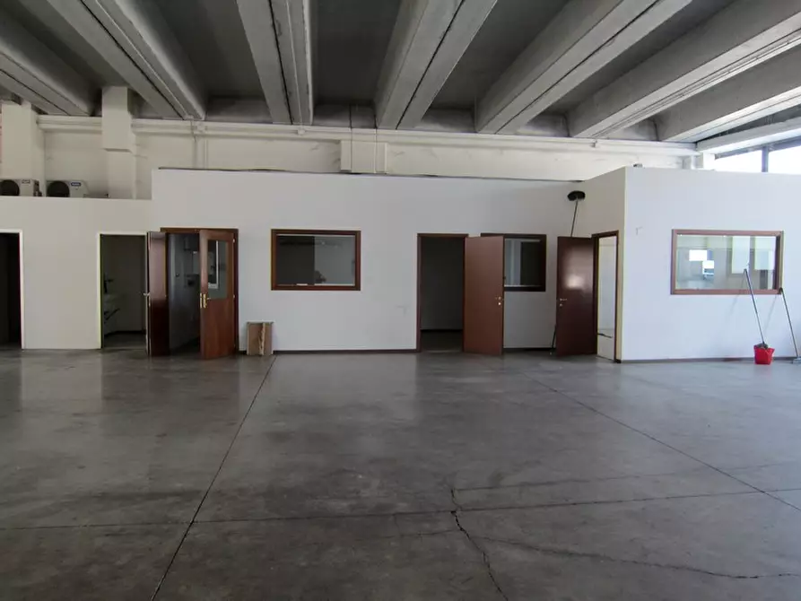 Immagine 10 di Capannone industriale in vendita  a Vicenza