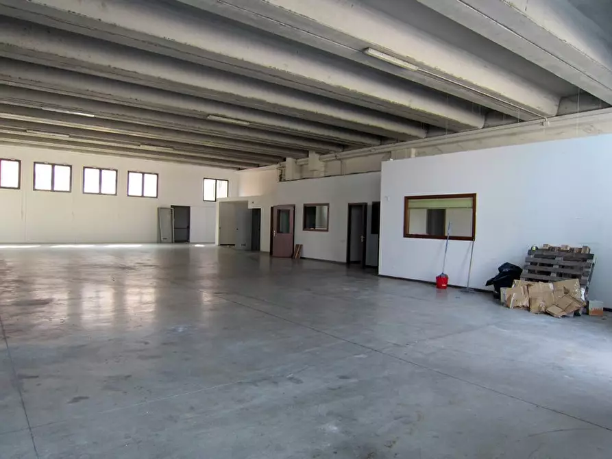 Immagine 13 di Capannone industriale in vendita  a Vicenza