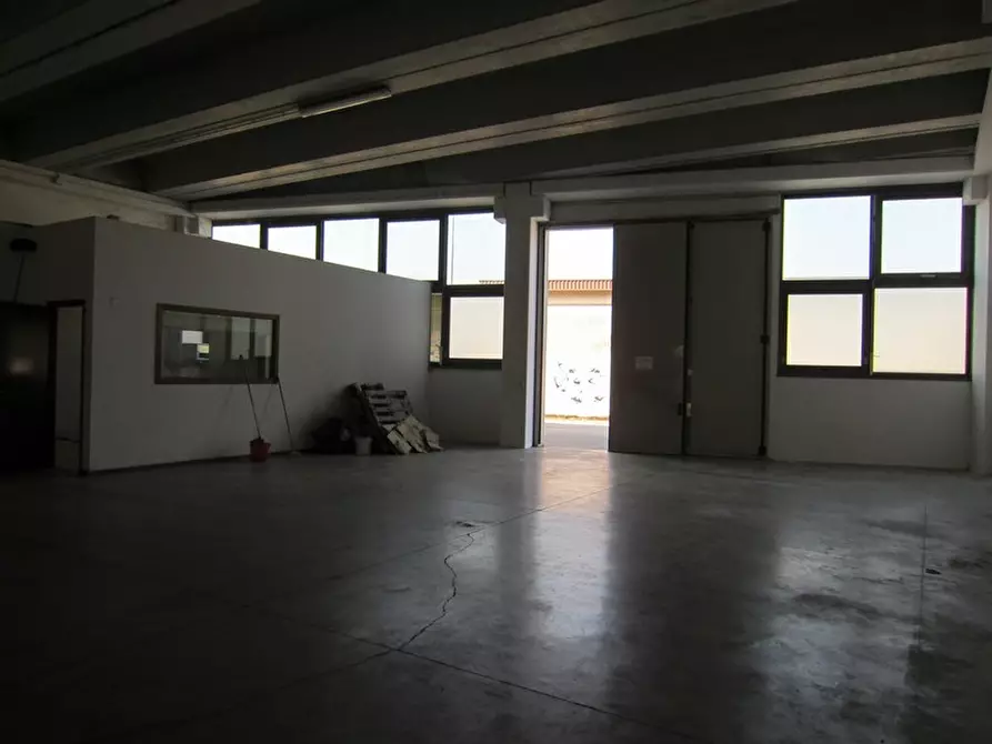 Immagine 16 di Capannone industriale in vendita  a Vicenza