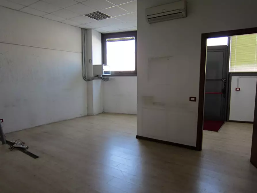 Immagine 21 di Capannone industriale in vendita  a Vicenza