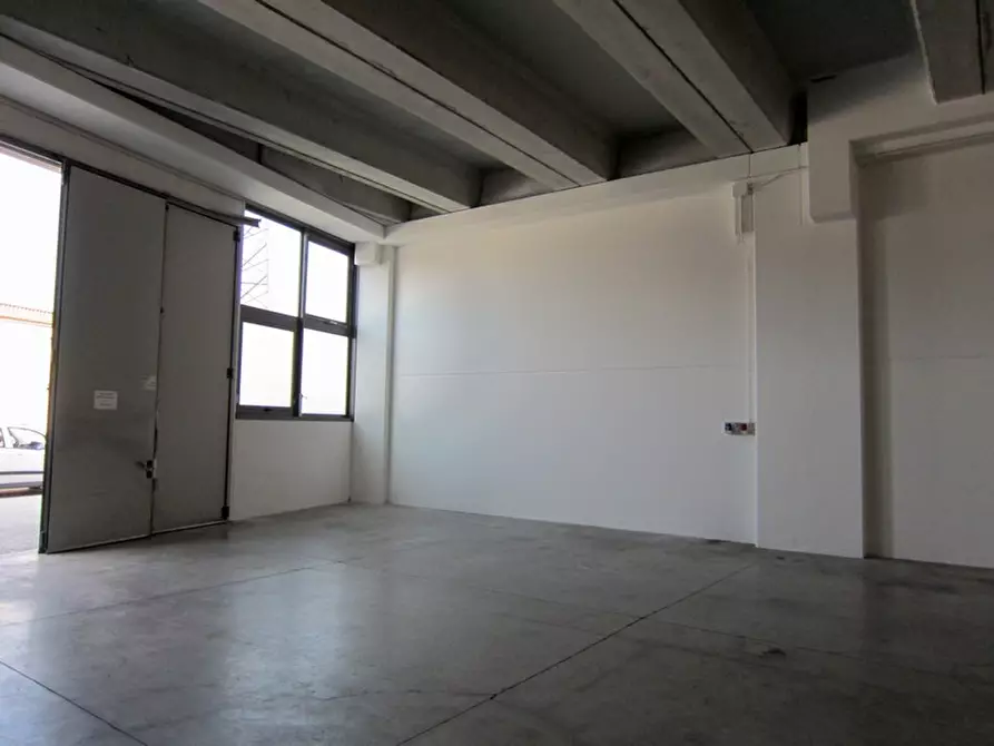 Immagine 22 di Capannone industriale in vendita  a Vicenza