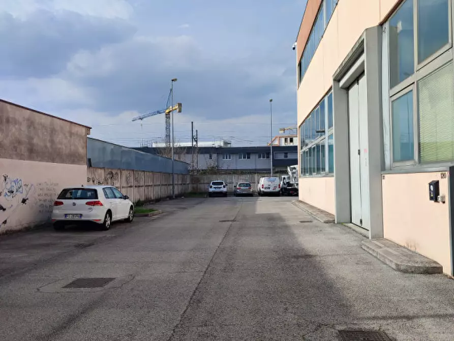 Immagine 23 di Capannone industriale in vendita  a Vicenza