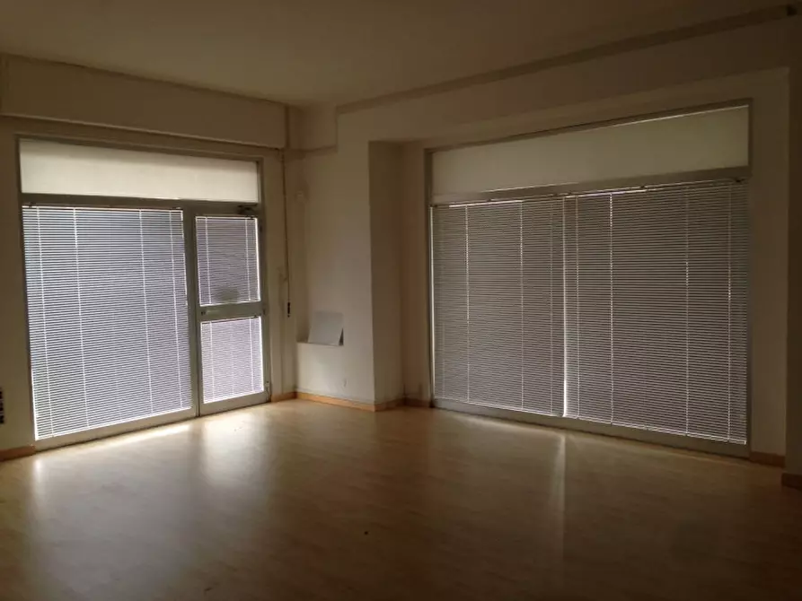 Immagine 13 di Negozio in vendita  a Senigallia