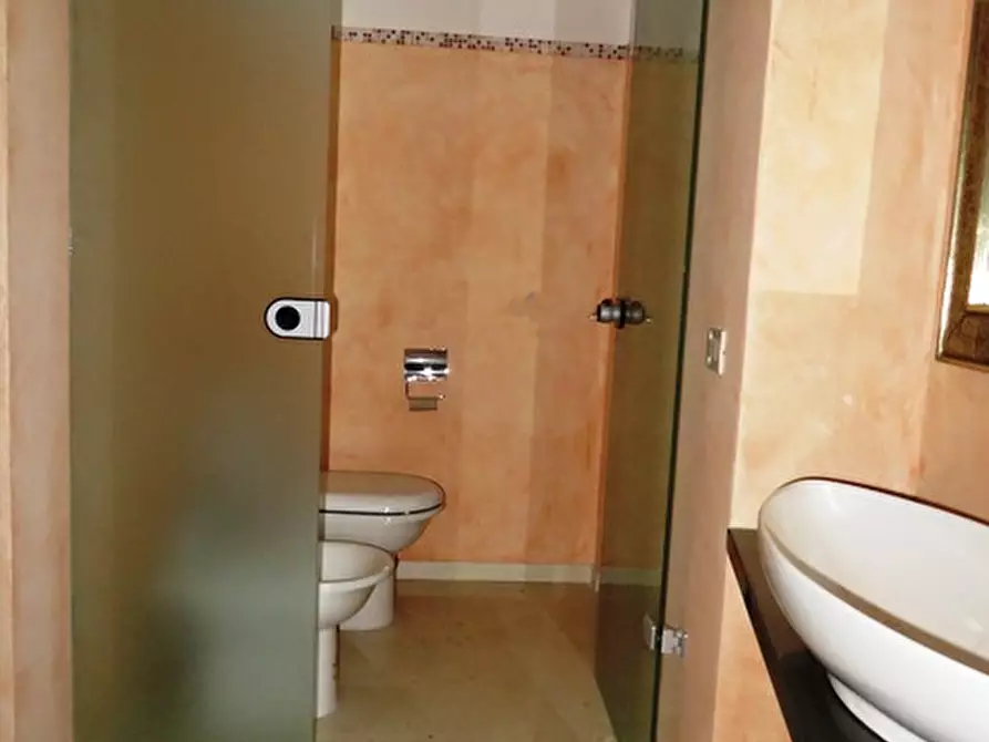 Immagine 13 di Ufficio in vendita  in via Battisti a Mirandola