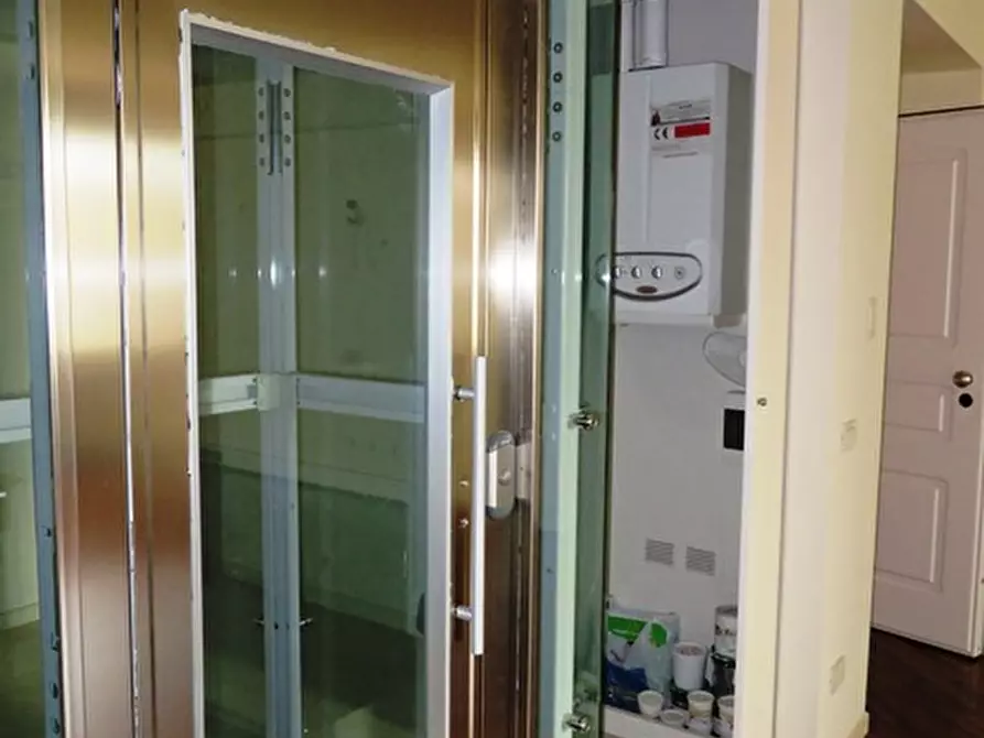 Immagine 16 di Ufficio in vendita  in via Battisti a Mirandola