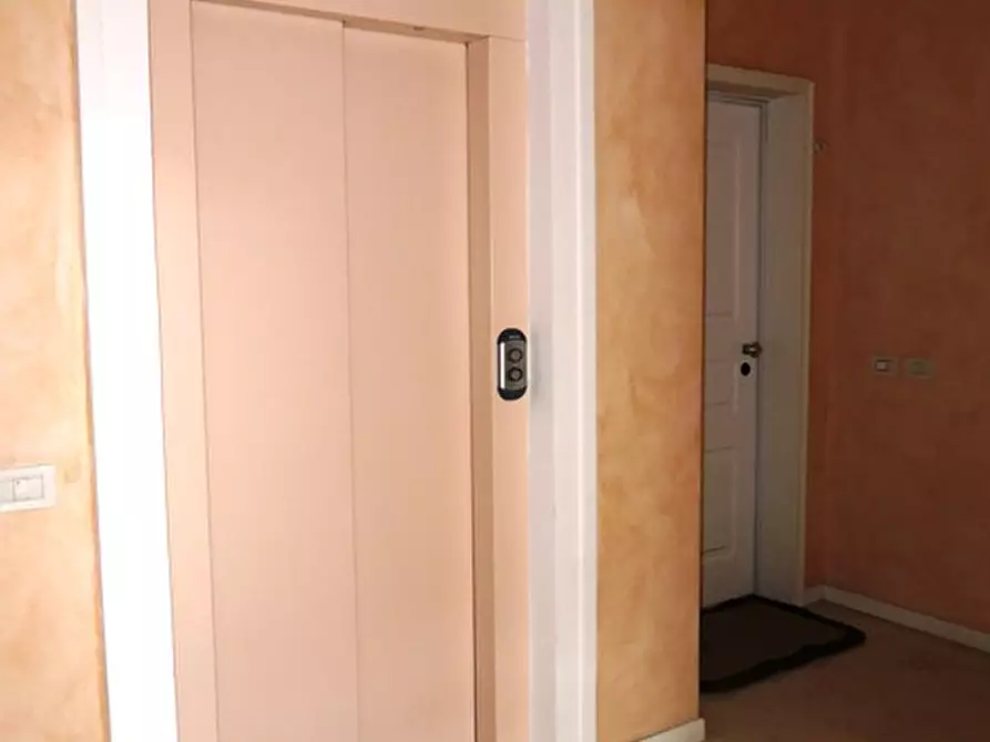 Immagine 17 di Ufficio in vendita  in via Battisti a Mirandola