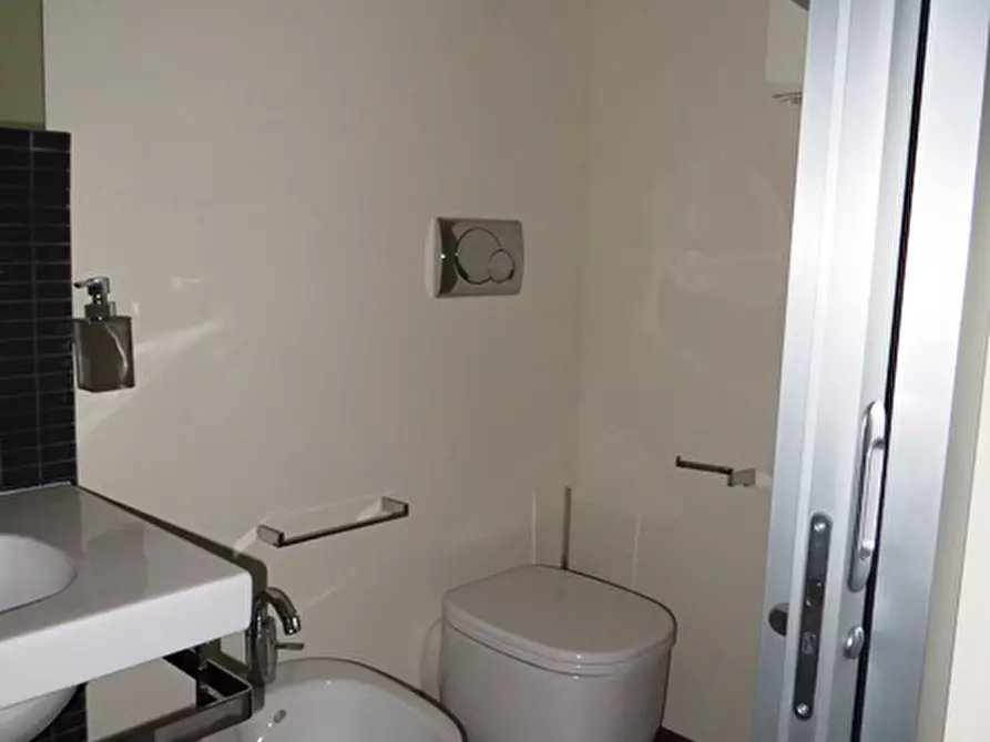 Immagine 22 di Ufficio in vendita  in via Battisti a Mirandola