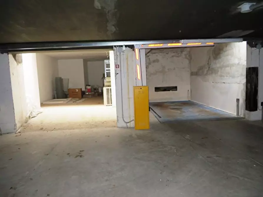 Immagine 25 di Ufficio in vendita  in via Battisti a Mirandola