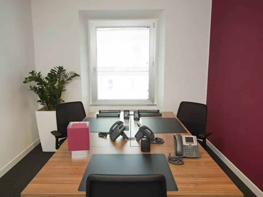 Immagine 2 di Ufficio in affitto  in Via Vittor Pisani a Milano