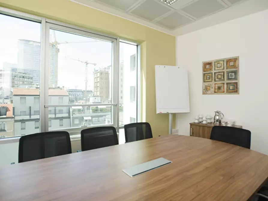Immagine 3 di Ufficio in affitto  in via Vittor Pisani a Milano