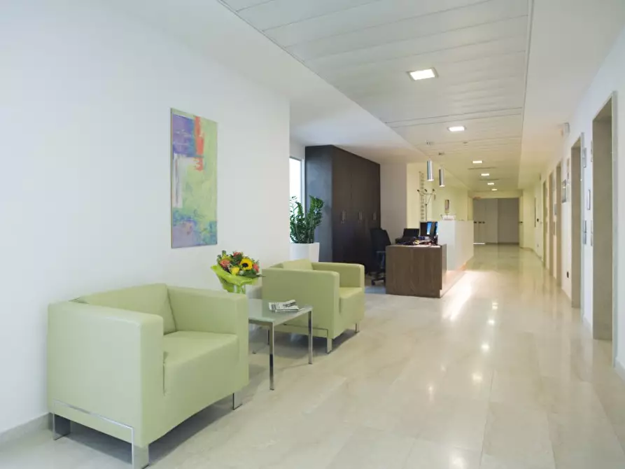 Immagine 5 di Ufficio in affitto  in via Vittor Pisani a Milano