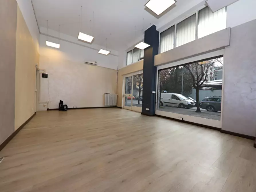 Immagine 2 di Negozio in affitto  in via Lillo Del Duca a Bresso