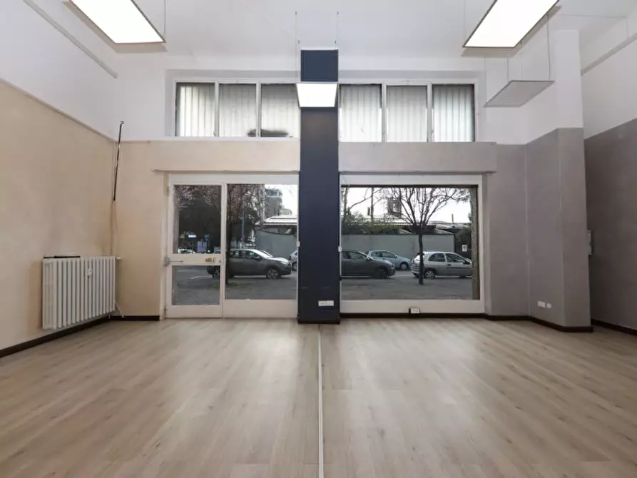 Immagine 3 di Negozio in affitto  in via Lillo Del Duca a Bresso