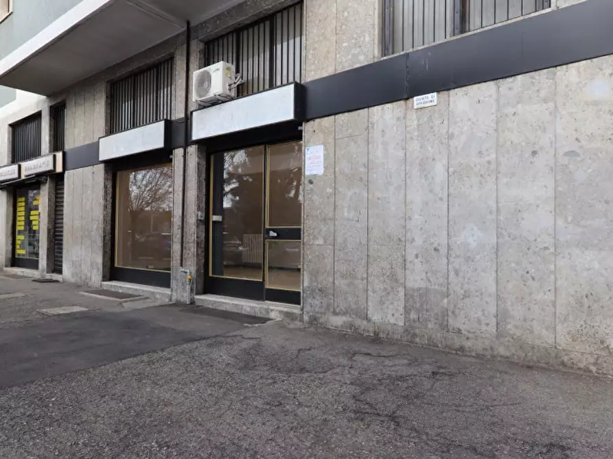 Immagine 4 di Negozio in affitto  in via Lillo Del Duca a Bresso