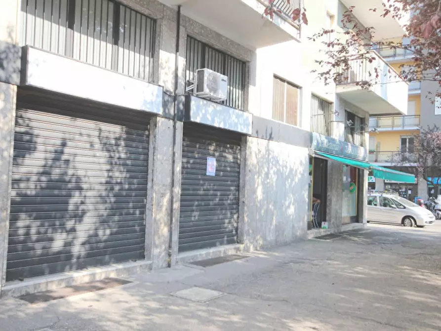 Immagine 7 di Negozio in affitto  in via Lillo Del Duca a Bresso