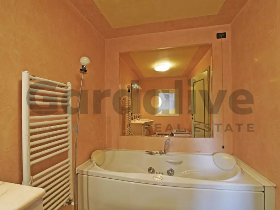 Immagine 10 di Appartamento in vendita  in Via Lucia Fiorini 2 a Salò