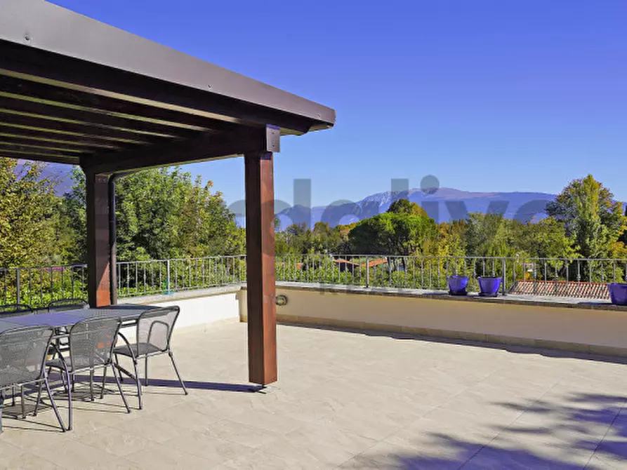 Immagine 1 di Villa in vendita  in Via Paradiso 43 a San Felice Del Benaco