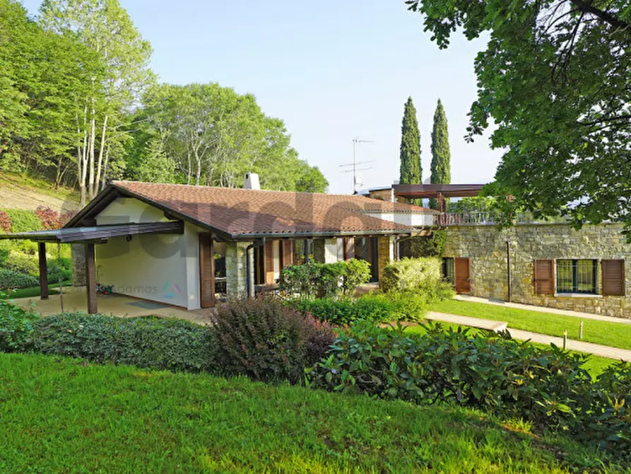 Immagine 2 di Villa in vendita  in Via Paradiso 43 a San Felice Del Benaco