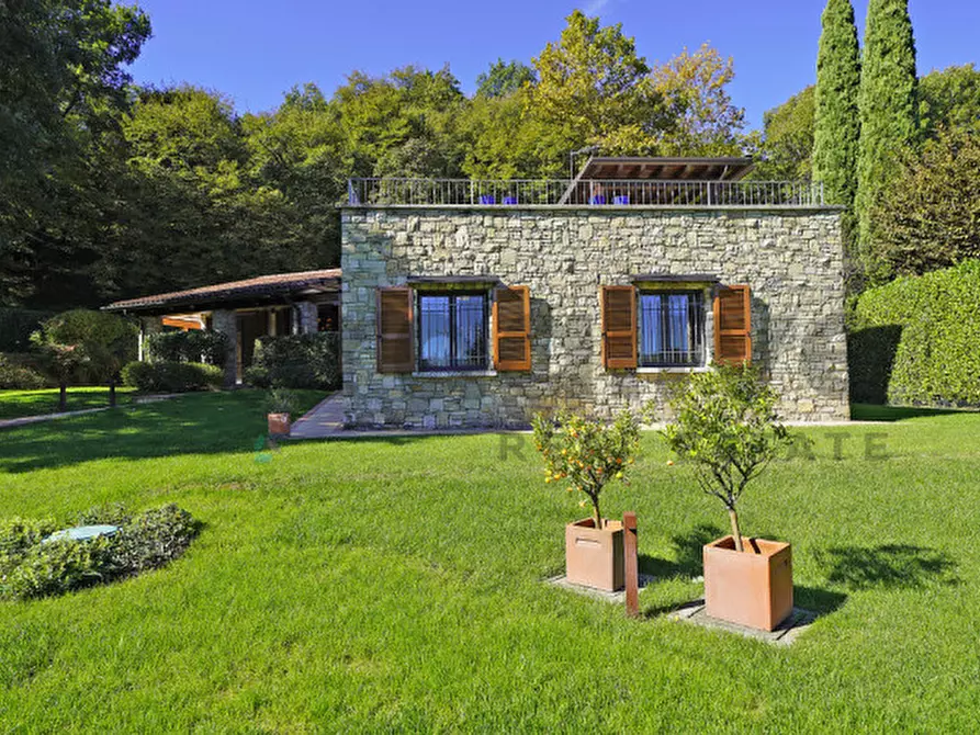 Immagine 3 di Villa in vendita  in Via Paradiso 43 a San Felice Del Benaco