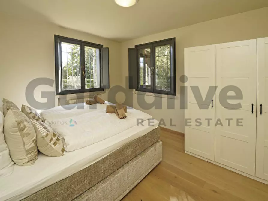 Immagine 11 di Villa in vendita  in Via Paradiso 43 a San Felice Del Benaco