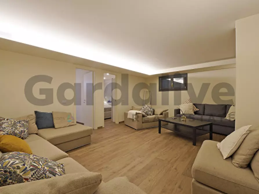 Immagine 15 di Villa in vendita  in Via Paradiso 43 a San Felice Del Benaco