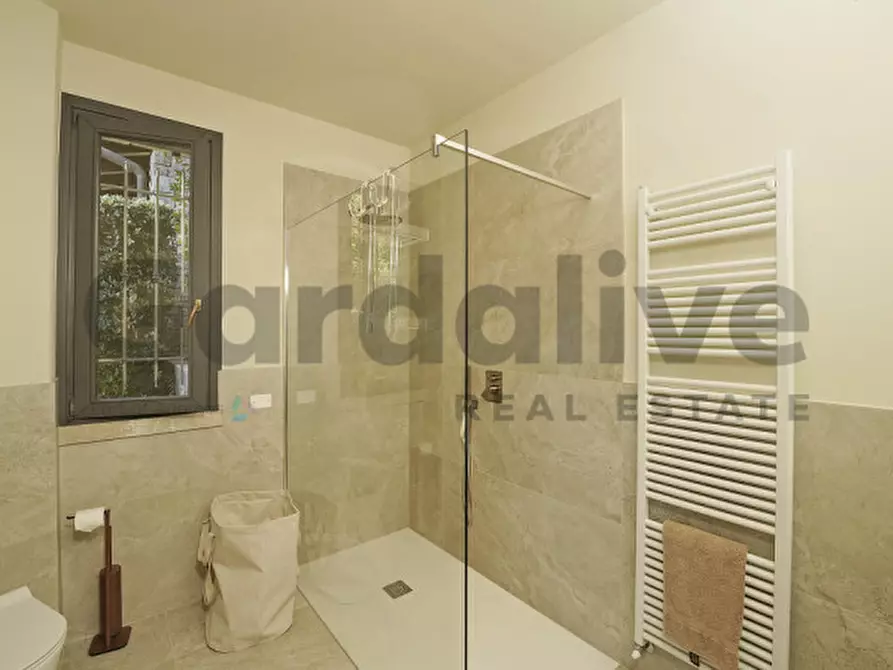 Immagine 17 di Villa in vendita  in Via Paradiso 43 a San Felice Del Benaco